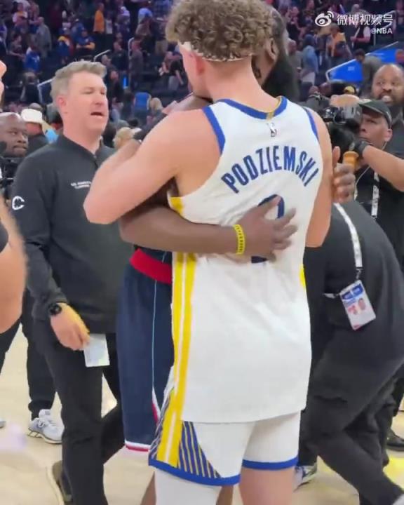 能打破附加賽不勝魔咒嗎？庫里賽后和哈登&小卡紛紛擁抱