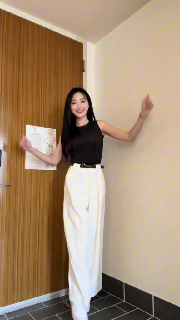 孟超曬自拍：常規(guī)賽正式收官啦，咱們季后賽見啦！