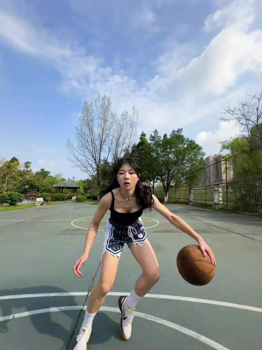 看著有點實力，敢背打我不？